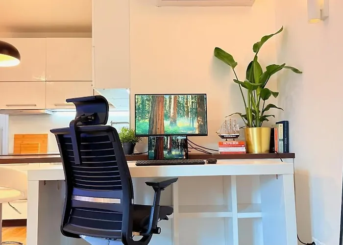 Quiet, Cozy And Sunny In The Absolute Center Apartamento Bratislava