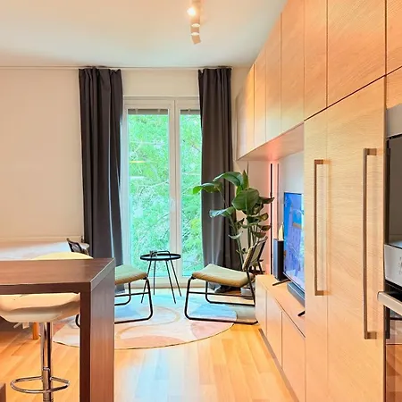 Quiet, Cozy And Sunny In The Absolute Center