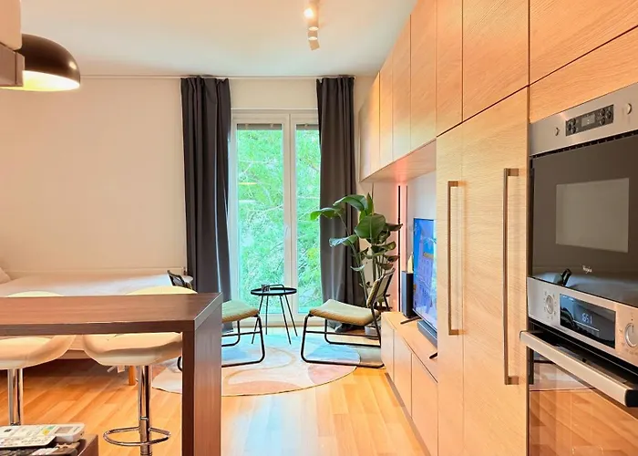 Quiet, Cozy And Sunny In The Absolute Center