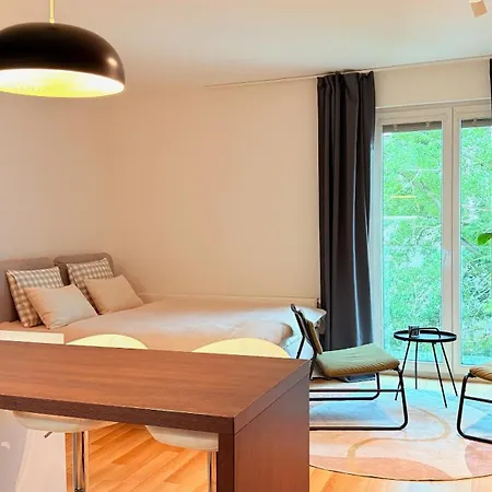 Quiet, Cozy And Sunny In The Absolute Center Apartman Pozsony